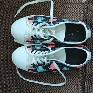 Elephant print converse knock offs. Very cute. Size 5 1/2 -6